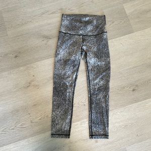 Lulu leggings, high rise, good pre-owned condition, no piling, size 6.